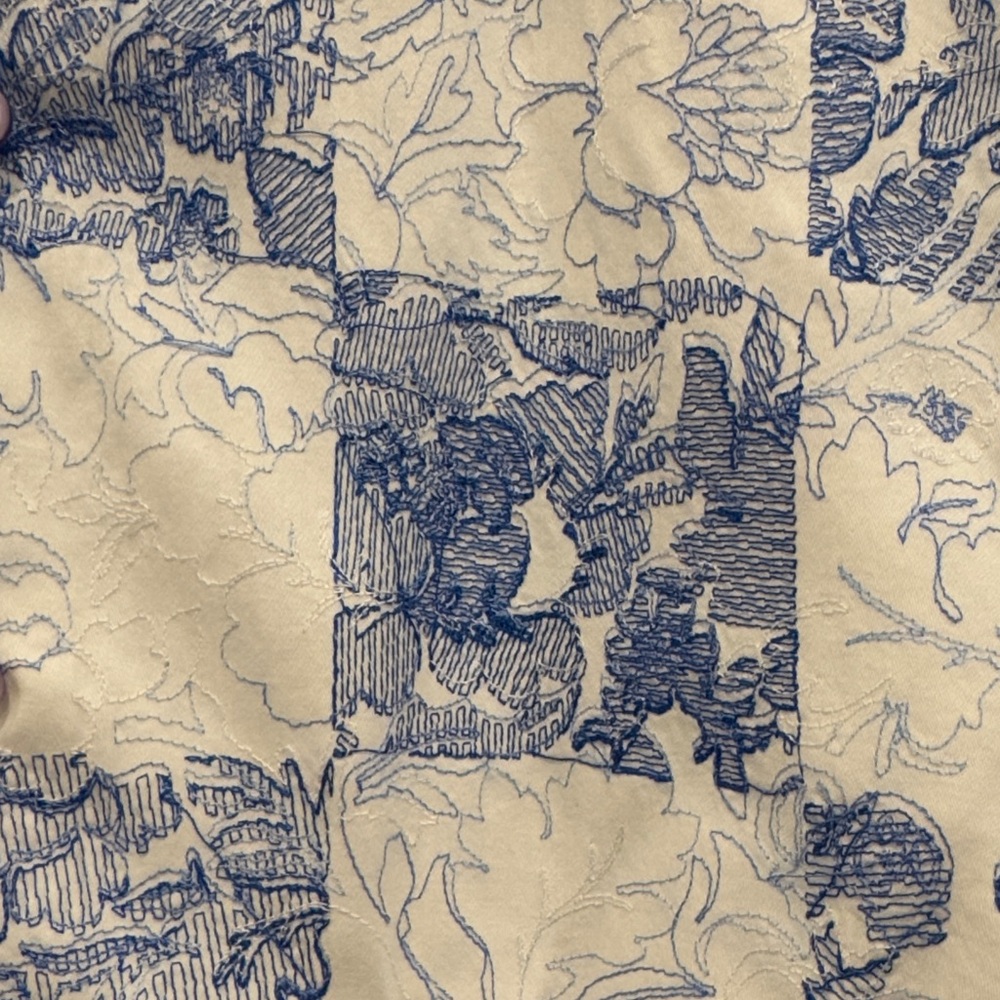 Robert Graham Men's Blue and White Patterned Shirt